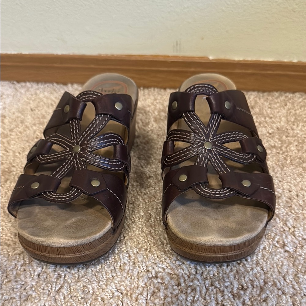 Da ski Serena Waxy clogs 8.5 / 39 with Stitch Detail